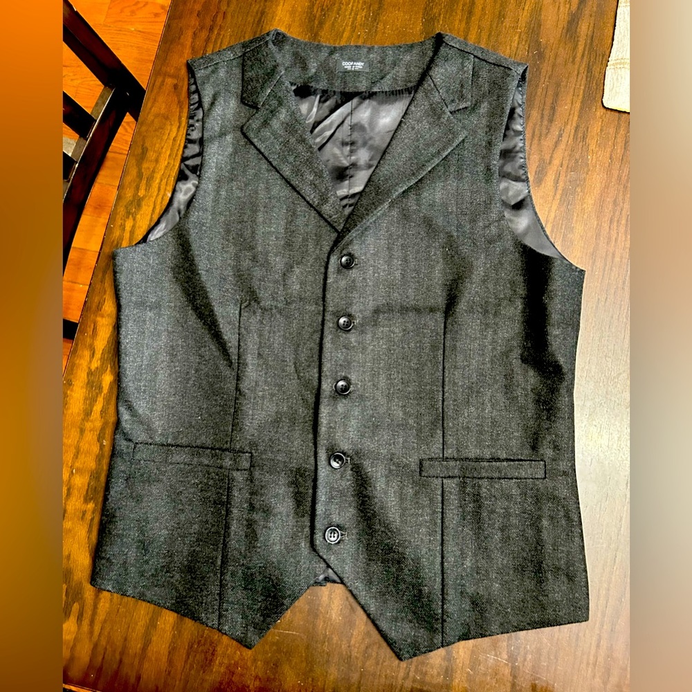 Men’s Coof Andy vest size small.